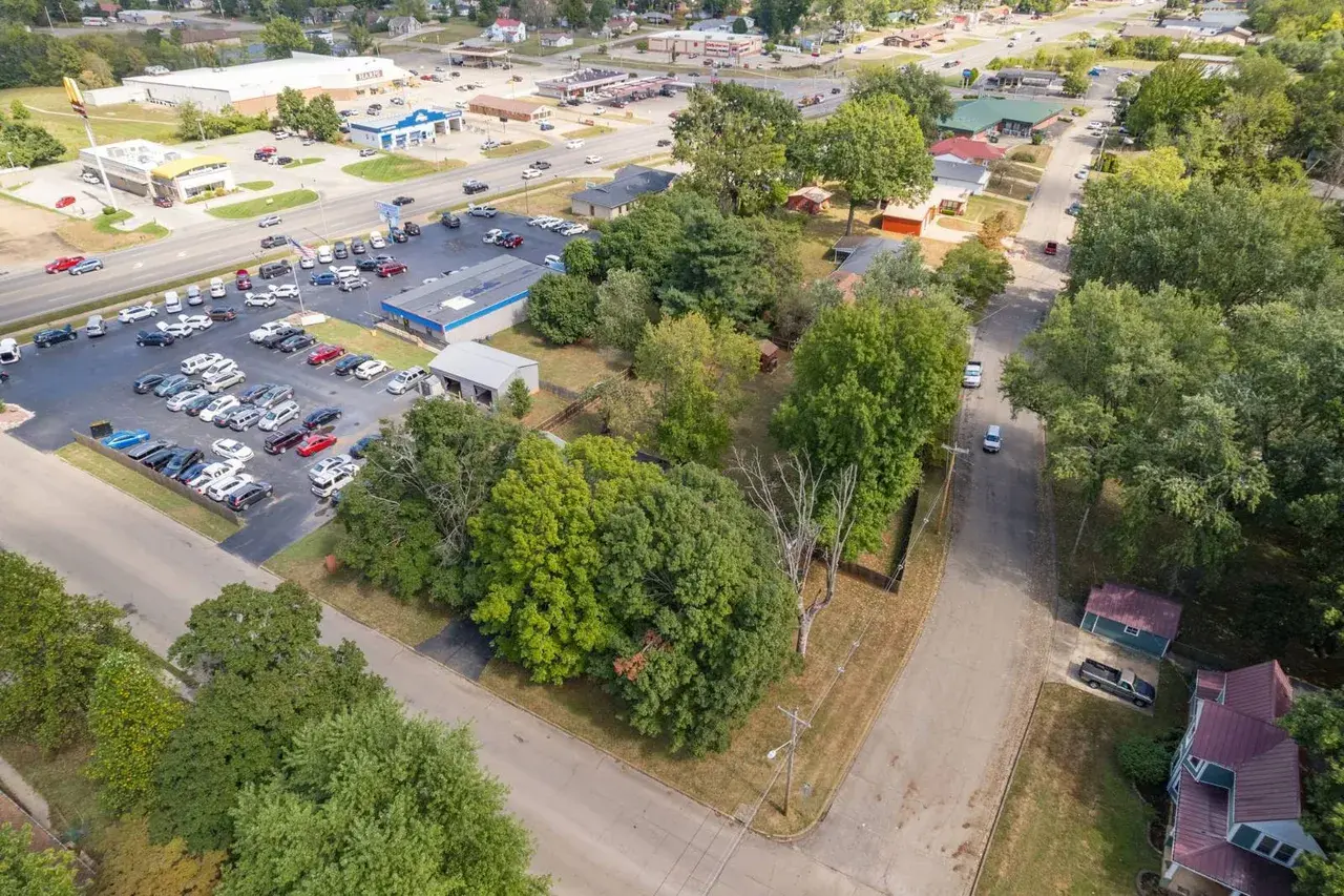 Luxry 3 Bed 2 Bath 1,462 sqft 0.69 acre lot