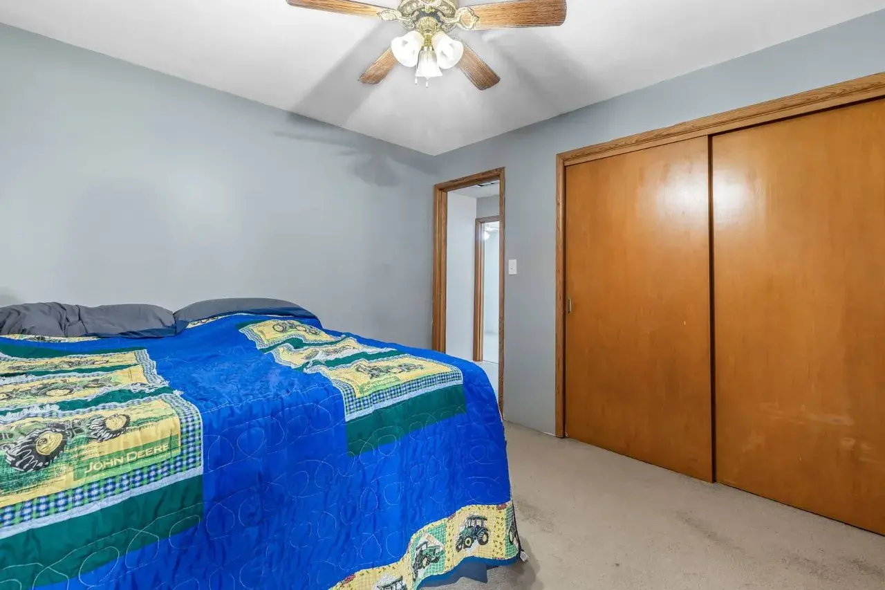 Luxry 3 Bed 2 Bath 1,462 sqft 0.69 acre lot