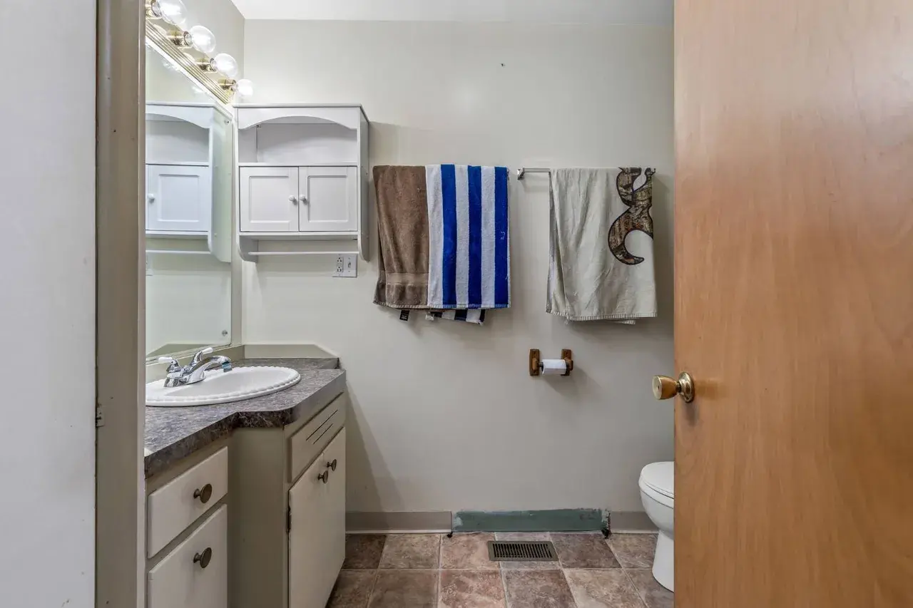 Luxry 3 Bed 2 Bath 1,462 sqft 0.69 acre lot