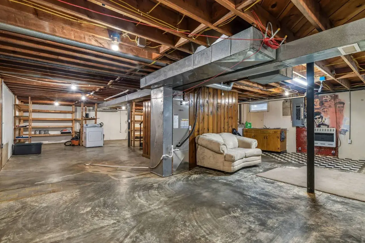 Luxry 3 Bed 2 Bath 1,462 sqft 0.69 acre lot