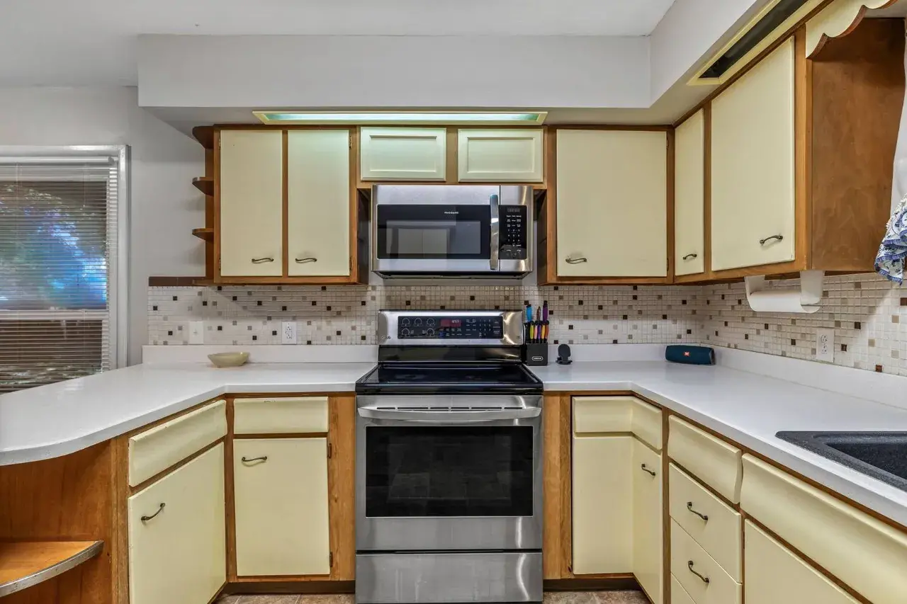 Luxry 3 Bed 2 Bath 1,462 sqft 0.69 acre lot