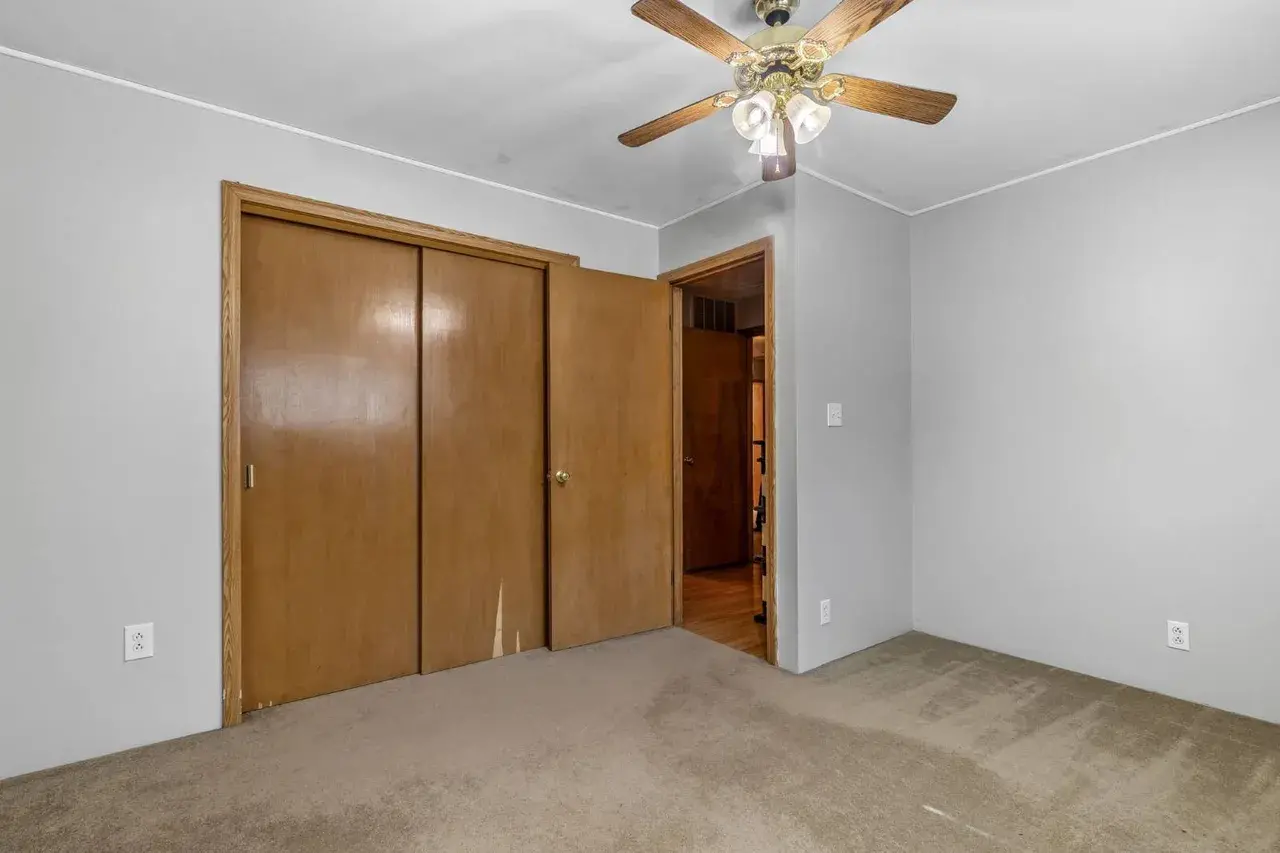 Luxry 3 Bed 2 Bath 1,462 sqft 0.69 acre lot