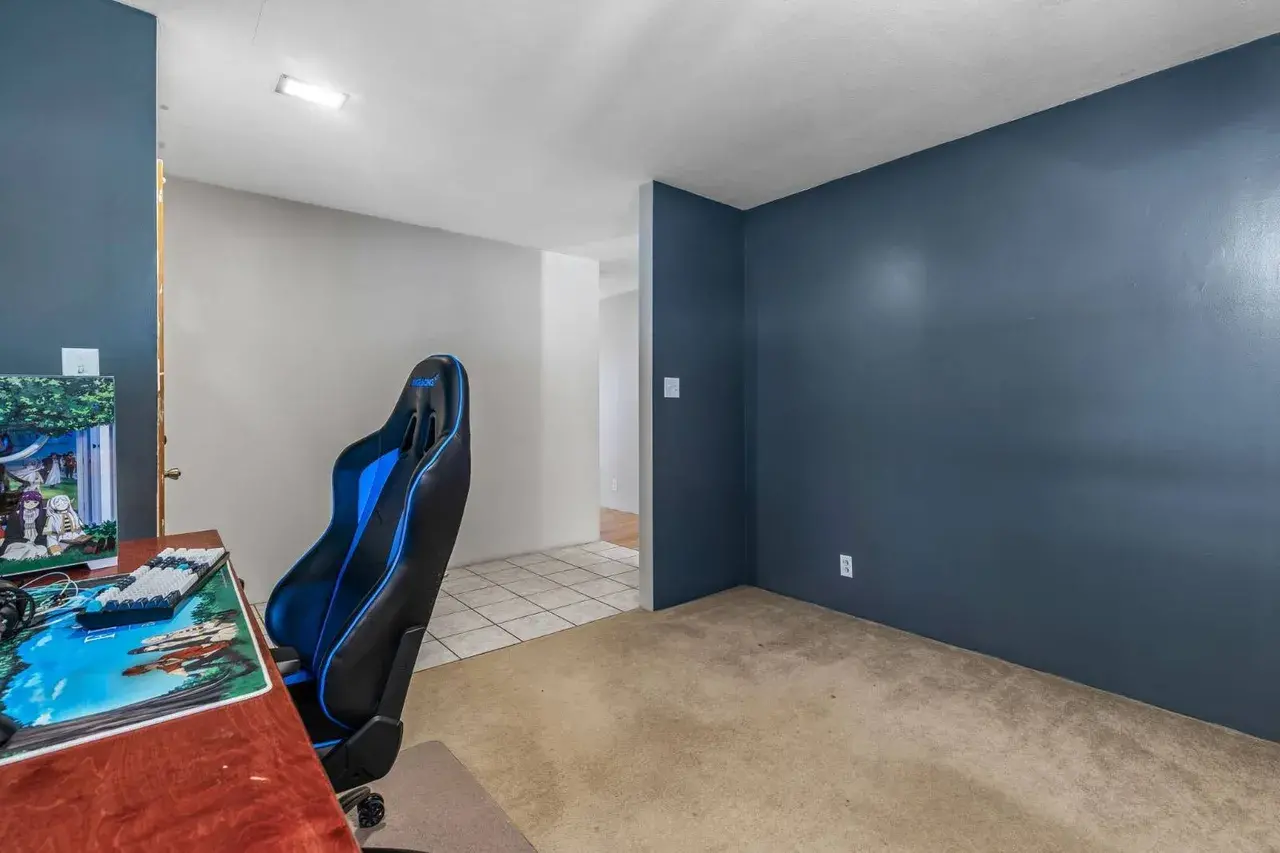 Luxry 3 Bed 2 Bath 1,462 sqft 0.69 acre lot