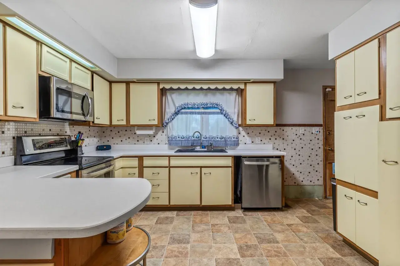 Luxry 3 Bed 2 Bath 1,462 sqft 0.69 acre lot