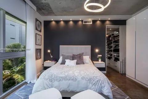 6 Room Luxury Mini Mansion for Sale in Miami Florida