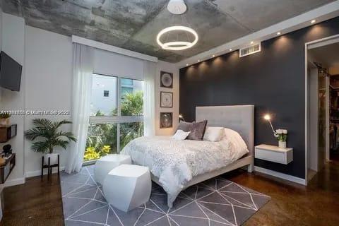 6 Room Luxury Mini Mansion for Sale in Miami Florida